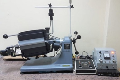 Magnetic Barrier Laboratory Separator (Model LB-1) Magnetic Barrier Laboratory Separator (Model LB-1)